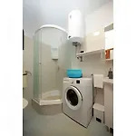 In With Two-bedrooms 2 *