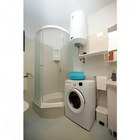 In With Two-bedrooms 2 *