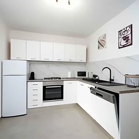 In With Two-bedrooms 2 *