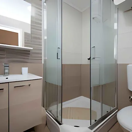 In With Two-bedrooms 2 لوبار