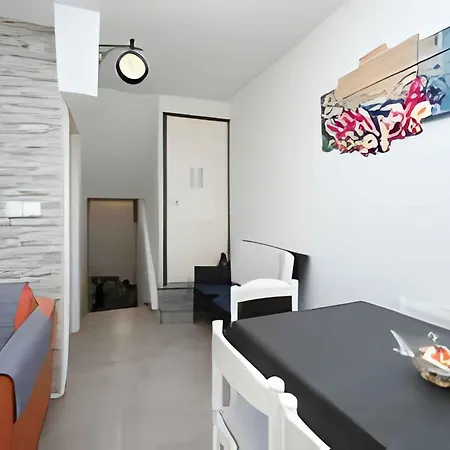 In With Two-bedrooms 2