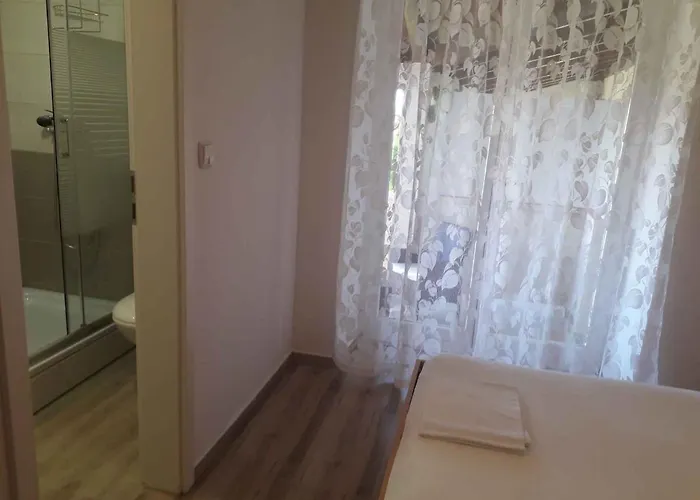 In With Two-bedrooms 2 דירה *