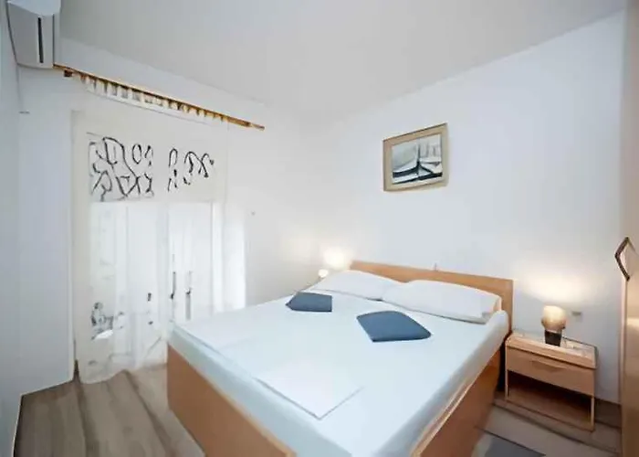 In With Two-bedrooms 2 דירה