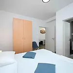 In With Two-bedrooms 2 *