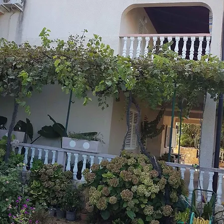 In With Two-bedrooms 2 Lopar