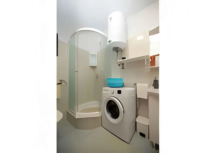 In With Two-bedrooms 2 *