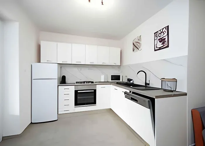In With Two-bedrooms 2 *