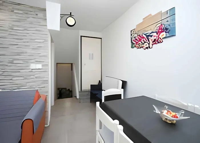 In With Two-bedrooms 2